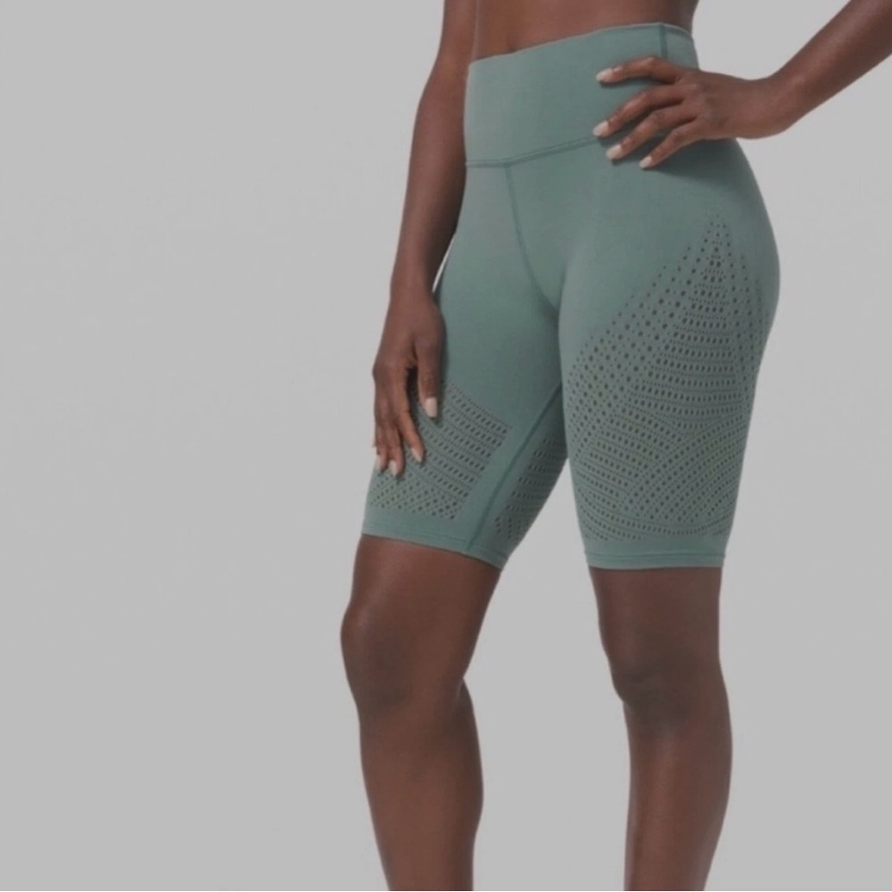 Lululemon Reveal HR Short *Digi Rain